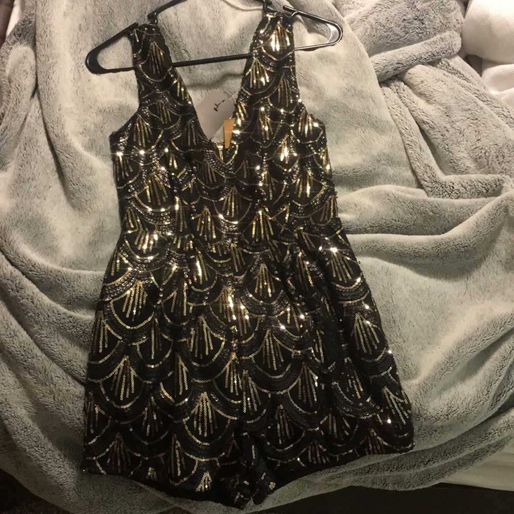 NEVER WORN Scallop Sparkly Romper